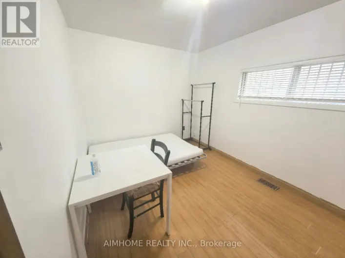 MAINFLR - 137A MARKHAM STREET, Toronto