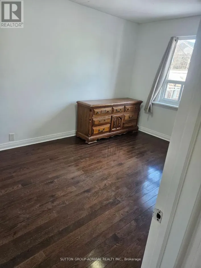 MASTER ROOM - 32 BELGRAVIA AVENUE, Toronto