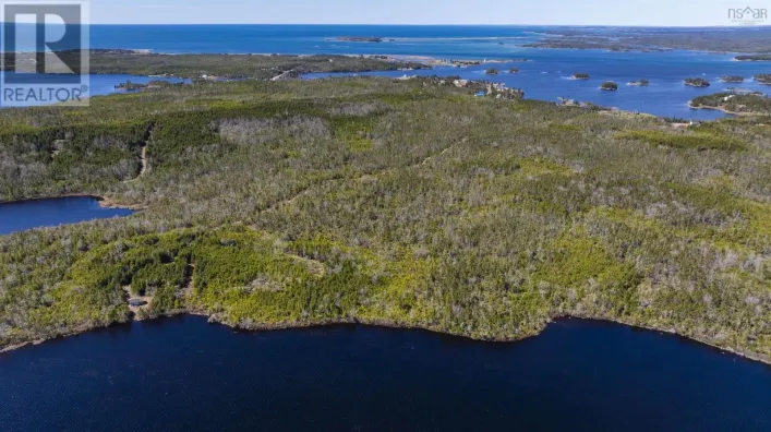 Ostrea Lake Road, Ostrea Lake