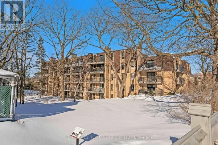 PH 1 - 15390 YONGE STREET, Aurora