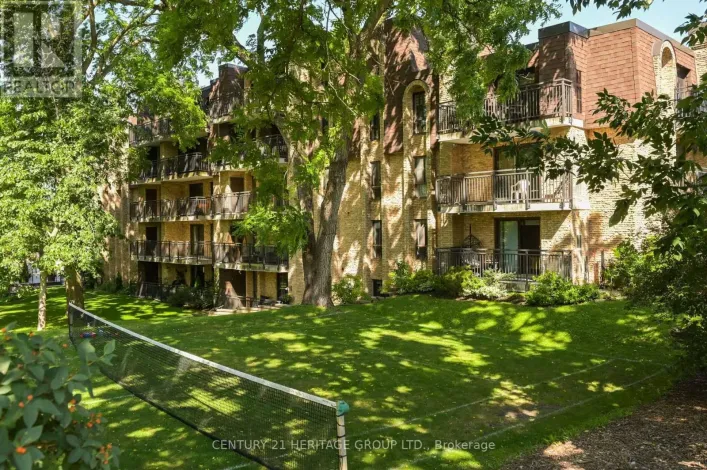 PH 1 - 15390 YONGE STREET, Aurora