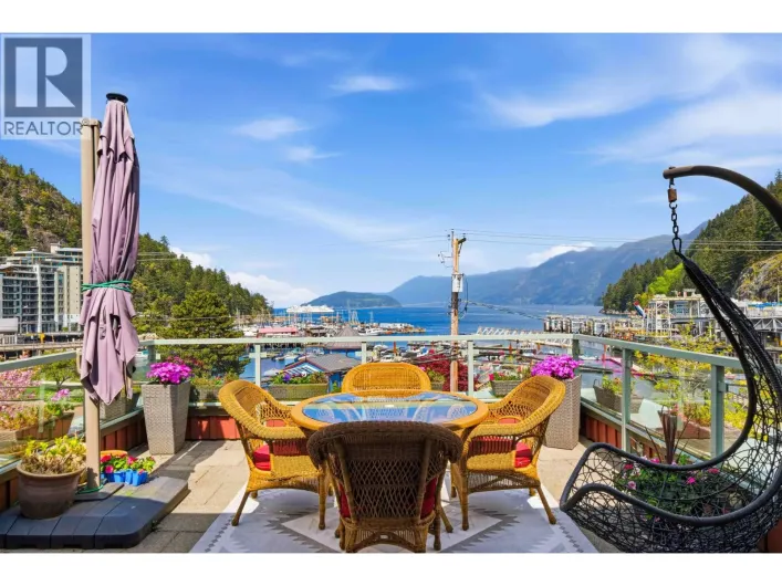 PH 1 6688 ROYAL AVENUE, West Vancouver