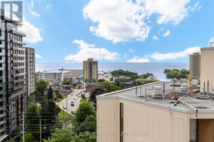 PH 4 - 39 STAVEBANK ROAD N, Mississauga