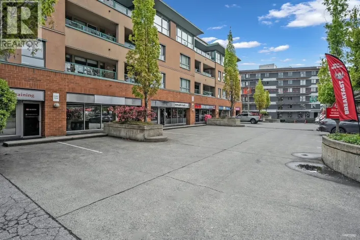 PH05 223 MOUNTAIN HIGHWAY, North Vancouver