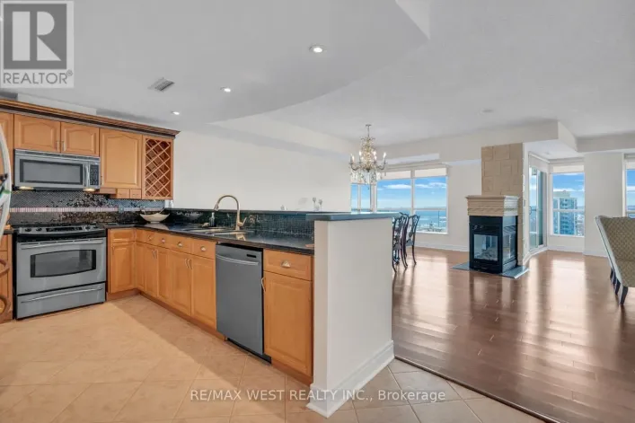 PH1 1 - 2 TORONTO STREET, Barrie