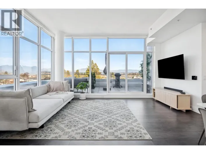 PH1 2455 KINGSWAY, Vancouver