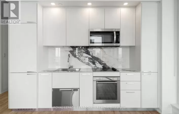 PH101 - 75 CANTERBURY PLACE, Toronto