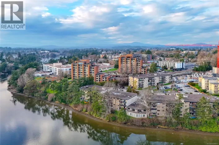 PH2 103 Gorge Rd E, Victoria