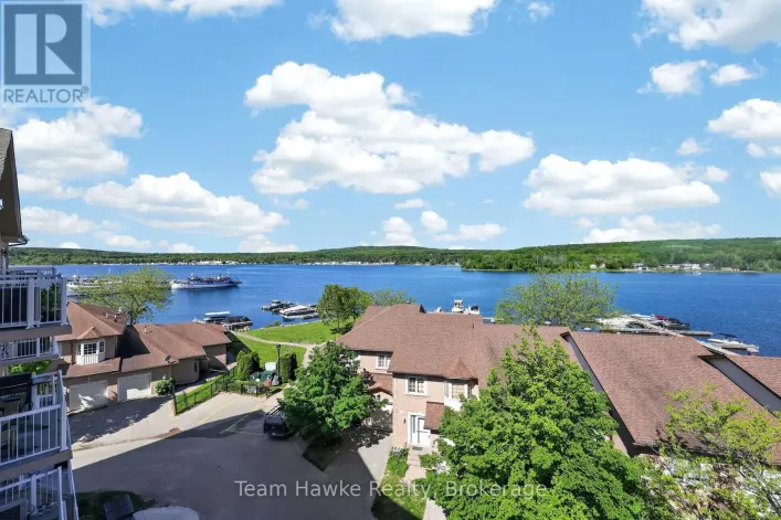 PH4 - 4 BECK BOULEVARD, Penetanguishene
