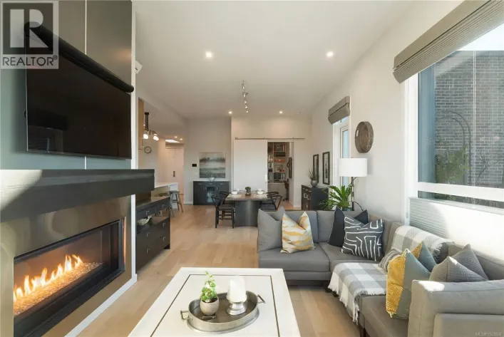 PH5 2285 Bowker Ave, Oak Bay