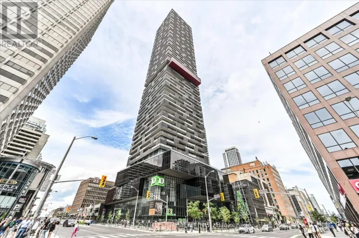 PH5801 - 8 EGLINTON AVENUE E, Toronto