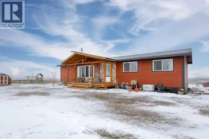 House for sale: PT NW 17-44-4-W4, Rural Wainwright No. 61, M.D. of
