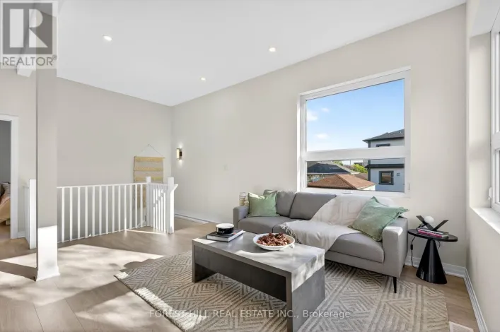 R - 8 BOYLEN STREET, Toronto