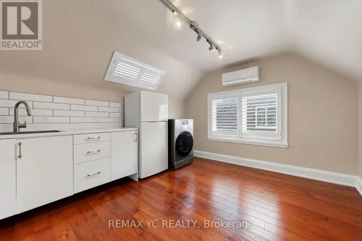 R1 - 99 SHEPPARD AVENUE E, Toronto