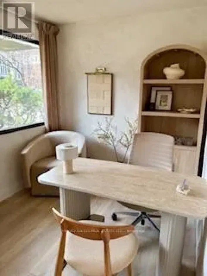 ROOM 1 - 315 AVENUE ROAD, Toronto