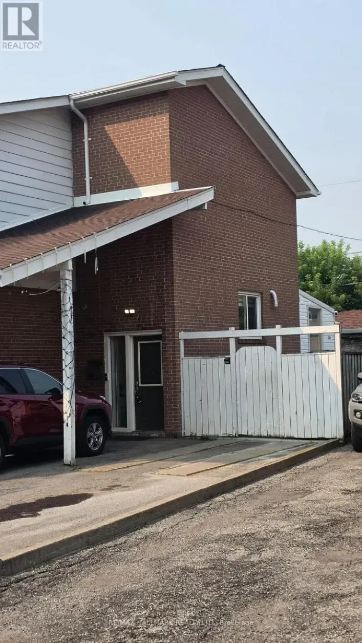 ROOM 2 - 888 KROSNO BOULEVARD, Pickering