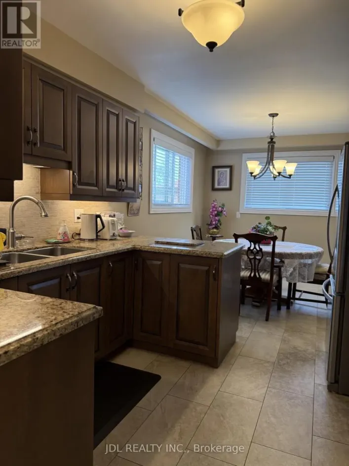 ROOM - 28 ORANGEWOOD CRESCENT, Toronto