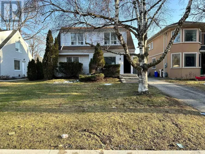 House for rent: ROOM - 9 ROYCREST AVENUE, Toronto