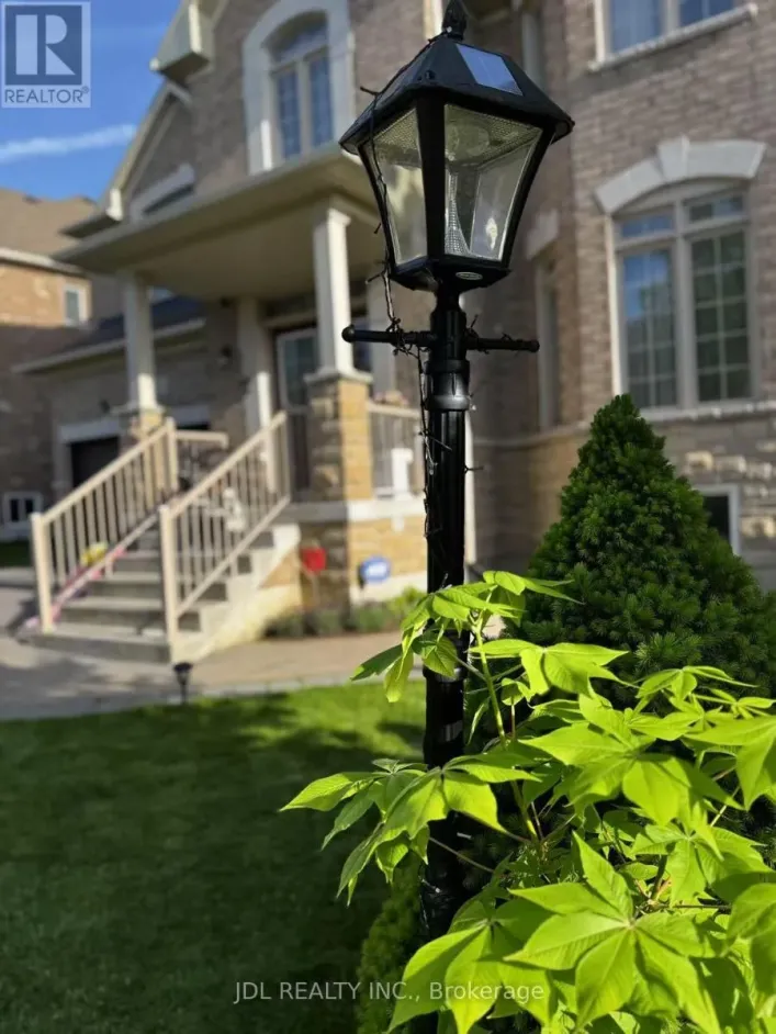 SECOND FLOOR ROOM A - 936 GORING CIRCLE, Newmarket