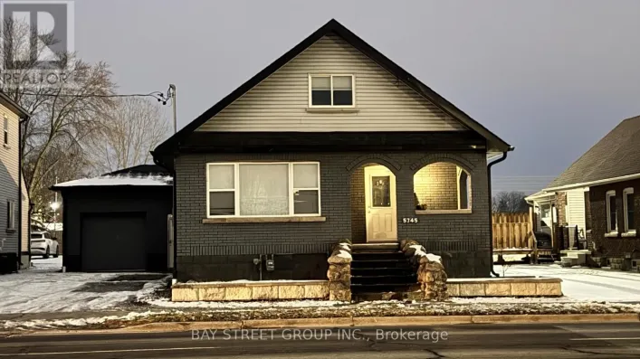 SIDE BACHELOR - 5745 STANLEY AVENUE, Niagara Falls