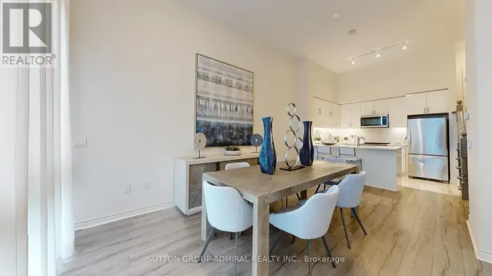 TH 101 - 39 ANNIE CRAIG DRIVE, Toronto