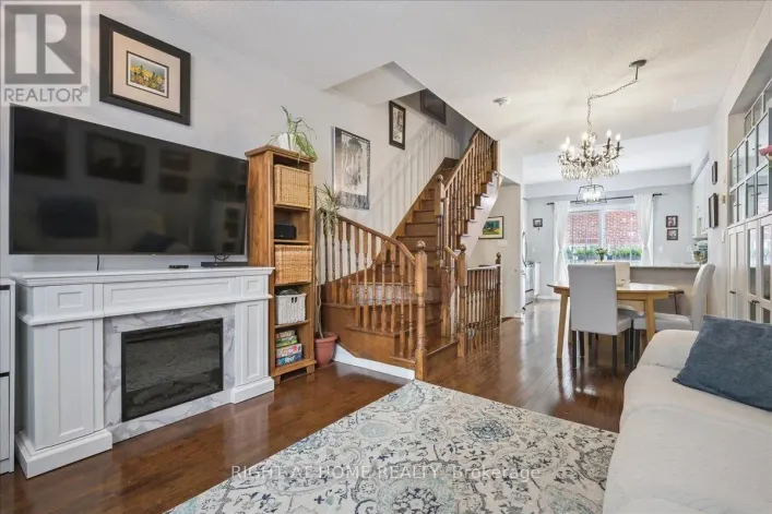 TH 2 - 101 THE QUEENSWAY, Toronto