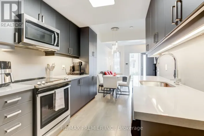 TH 5 - 1010 PORTAGE PARKWAY, Vaughan