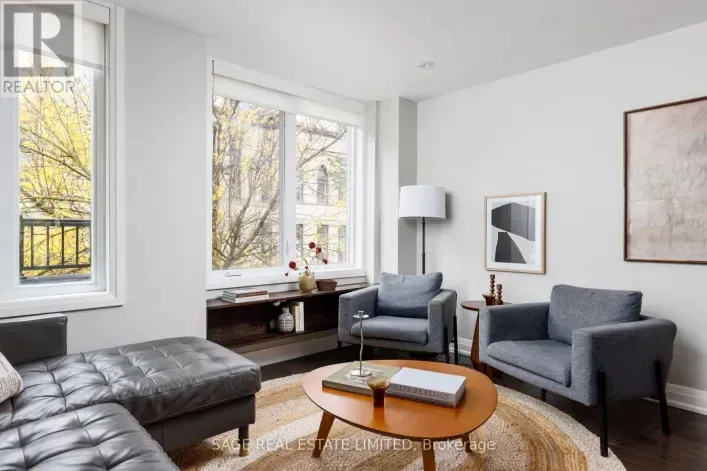 TH06 - 140 BATHURST STREET, Toronto