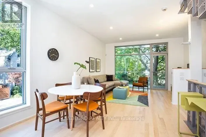 TH1 - 15 CUMMINGS STREET, Toronto