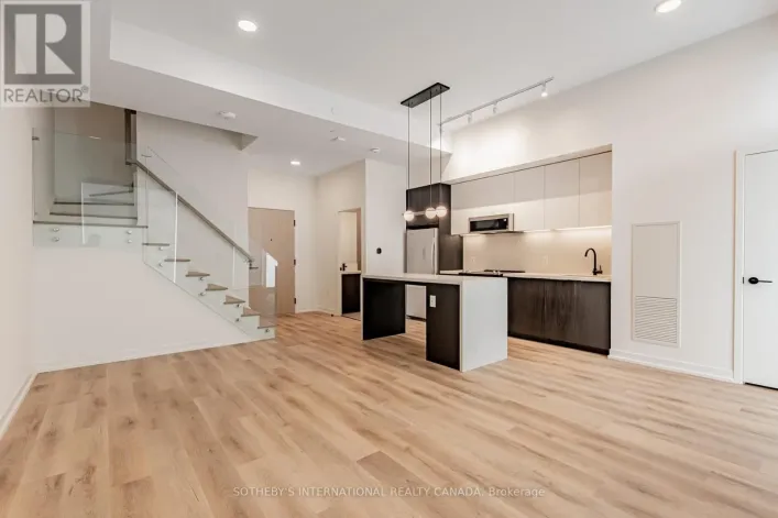 TH#101 - 5 YORK GARDEN WAY, Toronto