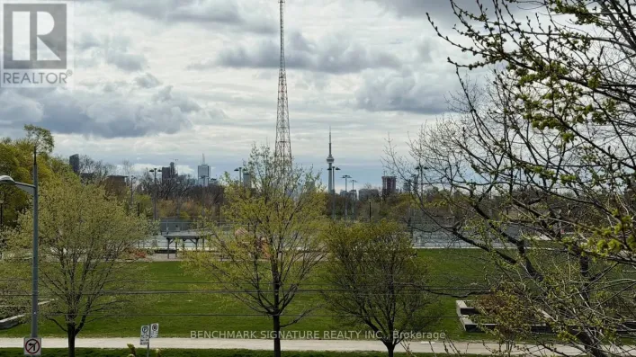 TH106 - 6 PARKWOOD AVENUE, Toronto