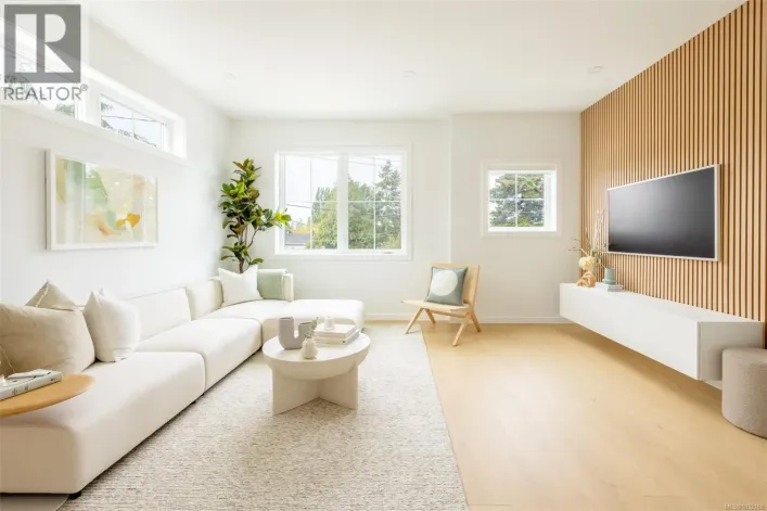 TH11 3450 Whittier Ave, Saanich