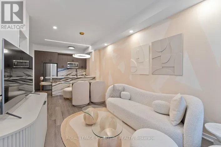 TH114 - 30 WILLIAM JACKSON WAY, Toronto