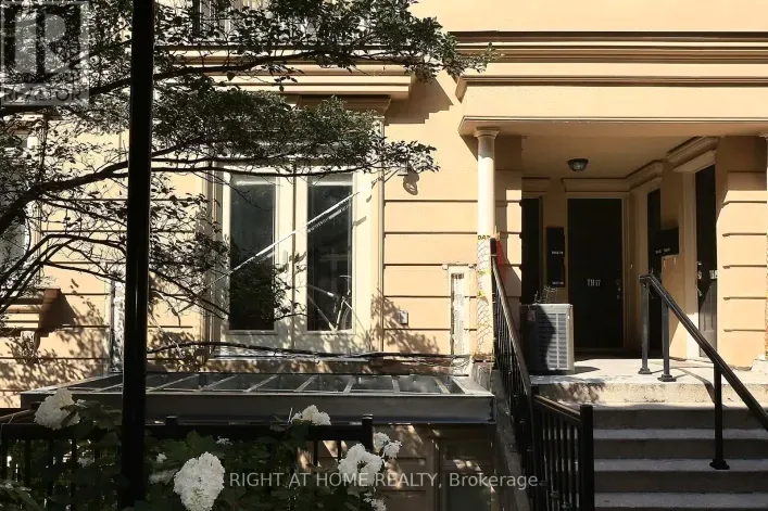 Row / Townhouse for sale: TH12 - 78 CARR STREET, Toronto