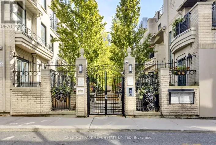 Row / Townhouse for sale: TH17 - 1 BAXTER STREET, Toronto
