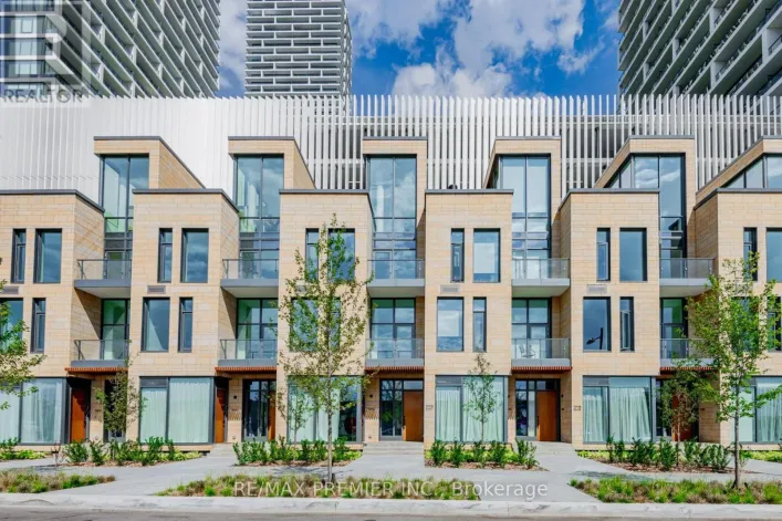 TH17 - 7 BUTTERMILL AVENUE, Vaughan