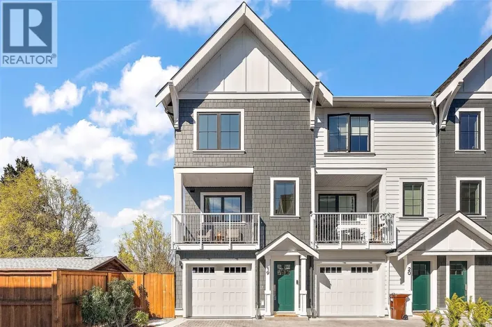 TH19 3450 Whittier Ave, Saanich