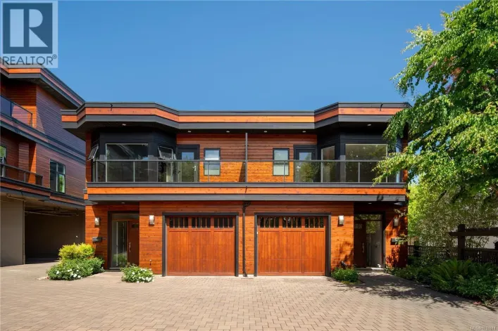 TH2 2591 Penrhyn St, Saanich