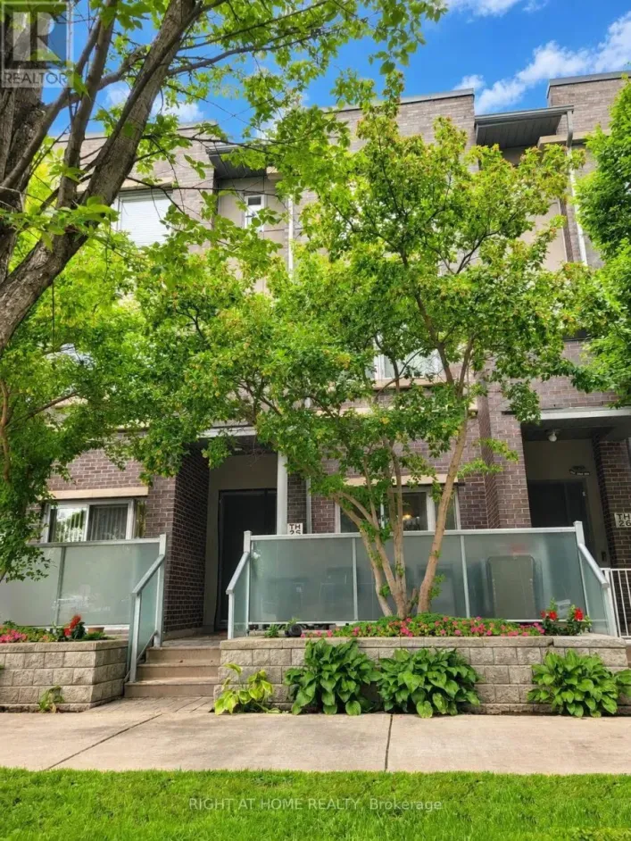 TH25 - 290 VILLAGE GREEN SQUARE, Toronto