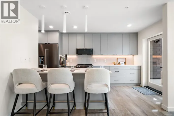 TH3 1102 Esquimalt Rd, Esquimalt