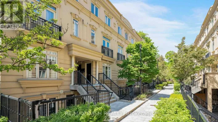 TH32 - 88 CARR STREET, Toronto