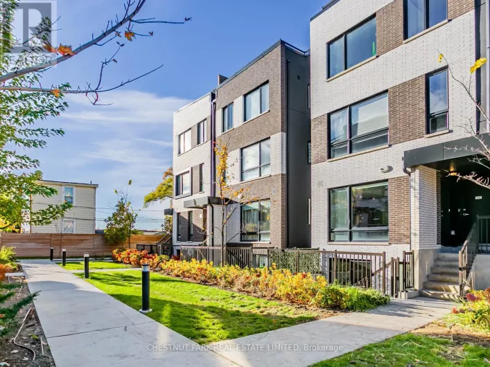 TH4 - 30 ED CLARK GARDENS, Toronto