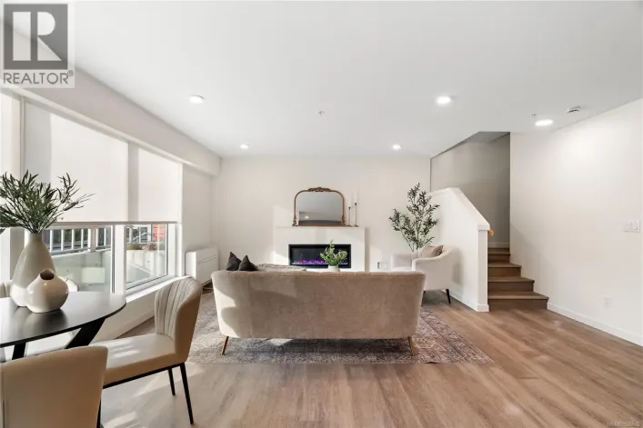 TH5 1102 Esquimalt Rd, Esquimalt