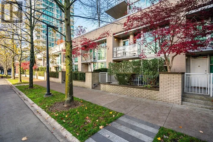 TH6 168 E ESPLANADE AVENUE, North Vancouver