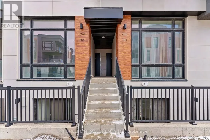 TH704 - 5 STECKLEY HOUSE LANE, Richmond Hill