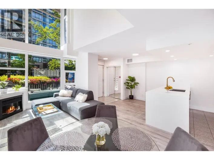 TH8 168 E ESPLANADE AVENUE, North Vancouver