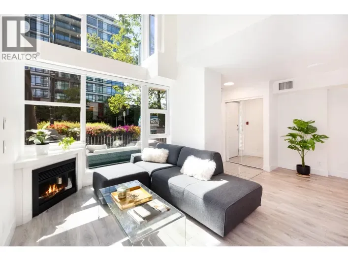 TH8 168 E ESPLANADE AVENUE, North Vancouver