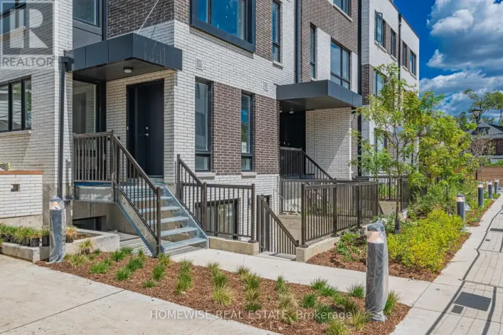TH8 - 20 ED CLARK GARDENS, Toronto