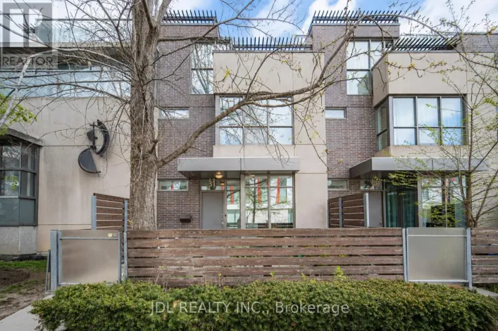 TH8 - 31 BRUNEL COURT, Toronto