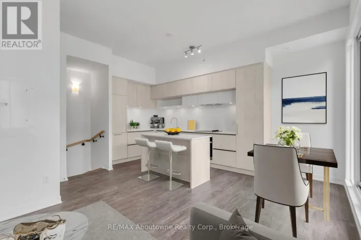 TH923 - 2 STECKLEY HOUSE LANE, Richmond Hill